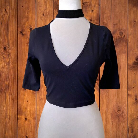 TOBI Juniors Small Open Back V-Neck Short Sleeve Choker Zip Back  Crop Top - Picture 2 of 6